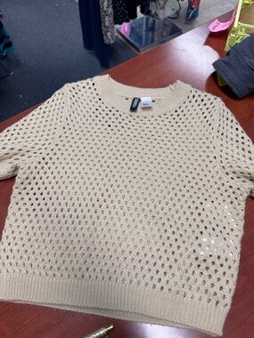 Divided crochet tee xs // 041238